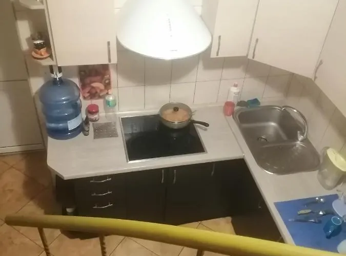 Подобова оренда ліжок та кімнат в квартирі *